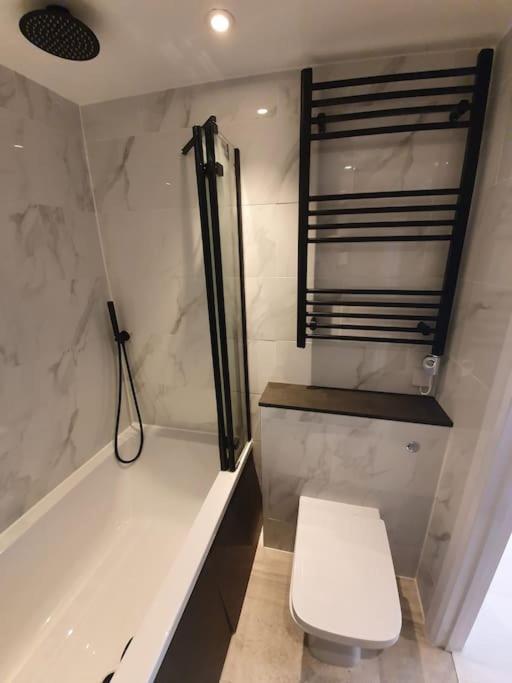 Sycamore Lodge Kent With Ev Zappi Type 2, Swimming Pool For A Fee Sellindge Экстерьер фото