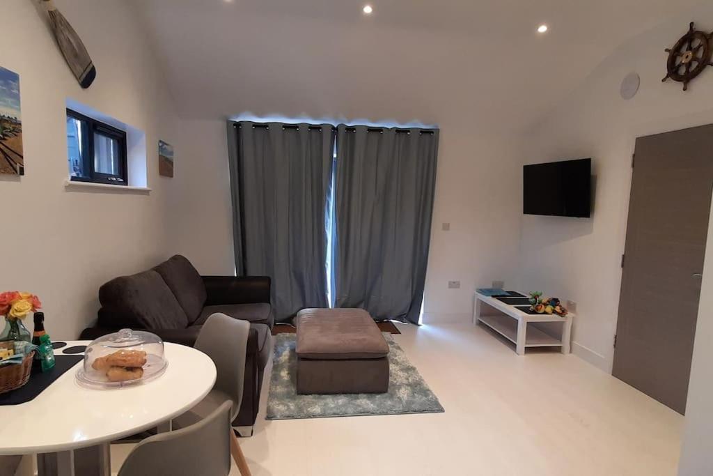 Sycamore Lodge Kent With Ev Zappi Type 2, Swimming Pool For A Fee Sellindge Экстерьер фото